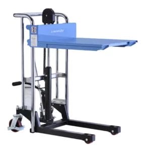 Ein Plattformhubwagen ist ein Transportgerät, das zum horizontalen Bewegen von schweren Lasten auf einer ebenen Fläche eingesetzt wird.