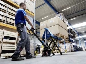 Schnellhub bezeichnet einen schnellen und abrupten Bewegungsablauf, der meist bei Maschinen oder technischen Geräten zum Einsatz kommt.